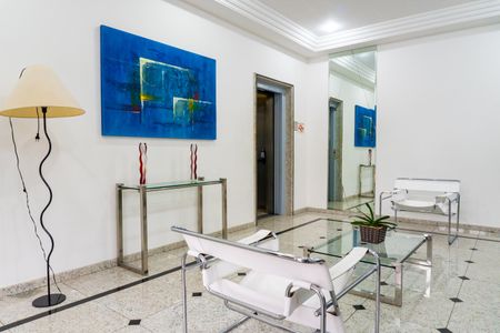 Apartamento à venda com 180m², 3 quartos e 4 vagas Apartamento à venda com 180m², 3 quartos e 4 vagasHall social