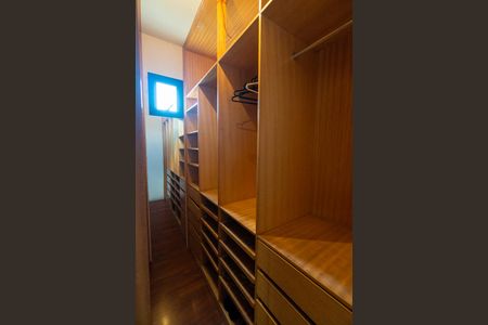 Apartamento à venda com 180m², 3 quartos e 4 vagas Apartamento à venda com 180m², 3 quartos e 4 vagasCloset da Suite 1