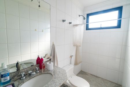 Apartamento à venda com 180m², 3 quartos e 4 vagas Apartamento à venda com 180m², 3 quartos e 4 vagasBanheiro da Suíte 3