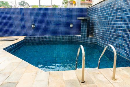 Apartamento à venda com 180m², 3 quartos e 4 vagas Apartamento à venda com 180m², 3 quartos e 4 vagasÁrea comum - Piscina