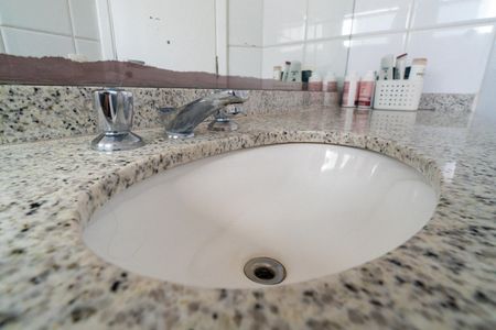 Apartamento à venda com 180m², 3 quartos e 4 vagas Apartamento à venda com 180m², 3 quartos e 4 vagasBanheiro da Suíte 2 Detalhe