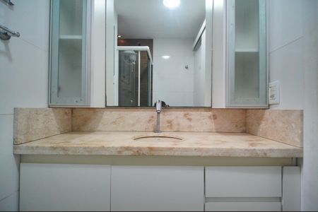 Casa de condomínio à venda com 80m², 2 quartos e 2 vagasBanheiro