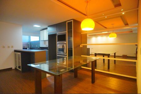 Casa de condomínio à venda com 80m², 2 quartos e 2 vagasSala