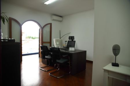 Casa à venda com 650m², 4 quartos e 6 vagasSuíte 2