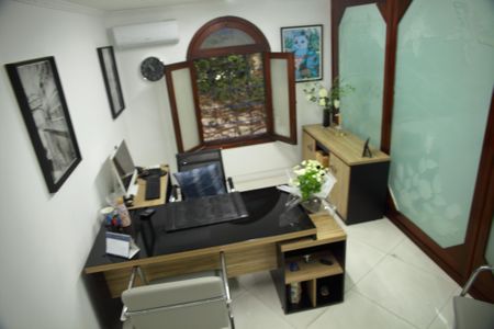 Casa à venda com 650m², 4 quartos e 6 vagasEscritório