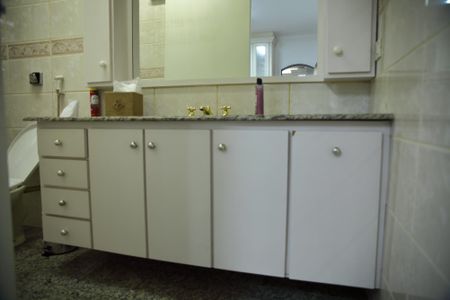 Casa à venda com 650m², 4 quartos e 6 vagasBanheiro Suíte 1