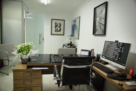 Casa à venda com 650m², 4 quartos e 6 vagasEscritório