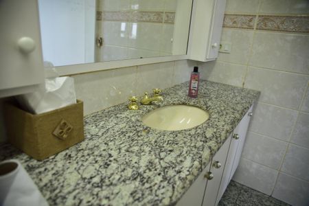 Casa à venda com 650m², 4 quartos e 6 vagasBanheiro Suíte 1