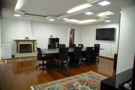 Casa à venda com 650m², 4 quartos e 6 vagasSala II