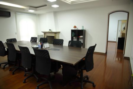 Casa à venda com 650m², 4 quartos e 6 vagasSala II