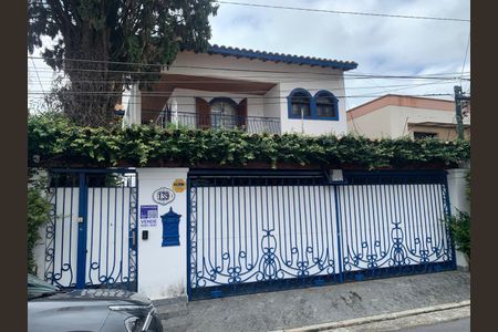 Casa à venda com 650m², 4 quartos e 6 vagas Casa à venda com 650m², 4 quartos e 6 vagasFachada do imóvel