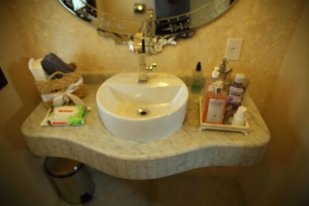 Casa à venda com 650m², 4 quartos e 6 vagasBanheiro de Serviço