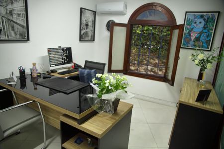 Casa à venda com 650m², 4 quartos e 6 vagasEscritório