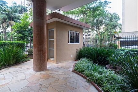 Apartamento à venda com 188m², 3 quartos e 2 vagas Apartamento à venda com 188m², 3 quartos e 2 vagasÁrea comum - Portaria