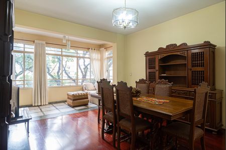 Apartamento à venda com 188m², 3 quartos e 2 vagas Apartamento à venda com 188m², 3 quartos e 2 vagasSala