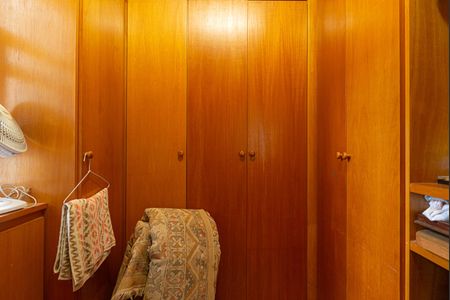 Apartamento à venda com 188m², 3 quartos e 2 vagas Apartamento à venda com 188m², 3 quartos e 2 vagasQuarto de Serviço