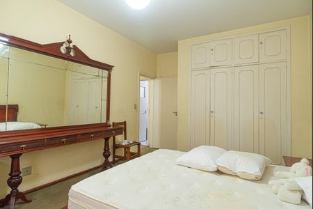 Apartamento à venda com 188m², 3 quartos e 2 vagas Apartamento à venda com 188m², 3 quartos e 2 vagasQuarto 3