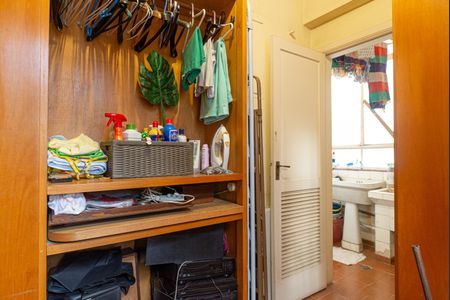 Apartamento à venda com 188m², 3 quartos e 2 vagas Apartamento à venda com 188m², 3 quartos e 2 vagasQuarto de Serviço