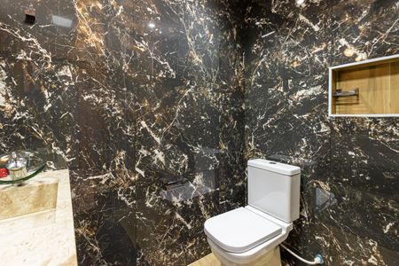 Apartamento à venda com 82m², 2 quartos e 1 vaga Apartamento à venda com 82m², 2 quartos e 1 vagaBanheiro Social