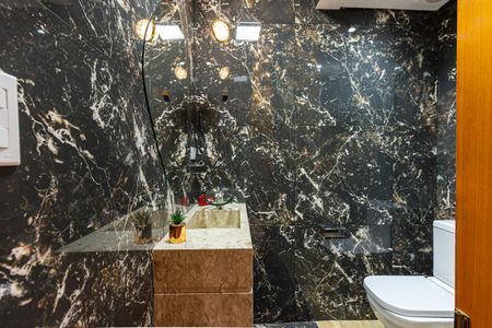 Apartamento à venda com 82m², 2 quartos e 1 vaga Apartamento à venda com 82m², 2 quartos e 1 vagaBanheiro Social