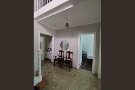 Casa para alugar com 350m², 5 quartos e 4 vagas Casa para alugar com 350m², 5 quartos e 4 vagasCorredor