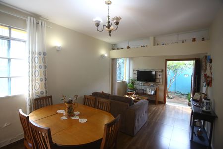 Casa à venda com 190m², 4 quartos e 2 vagasSala