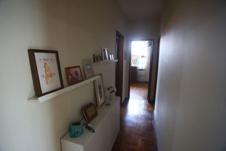 Casa à venda com 190m², 4 quartos e 2 vagasCorredor