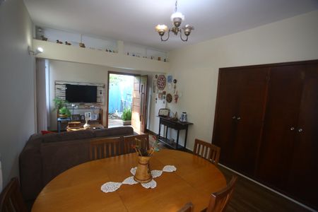 Casa à venda com 190m², 4 quartos e 2 vagasSala