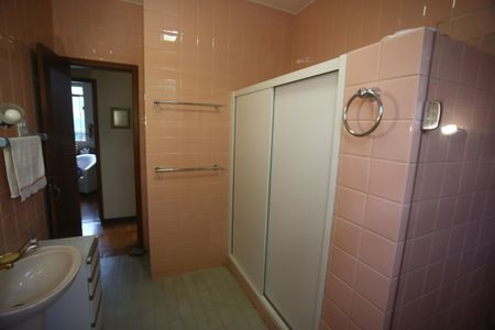 Casa à venda com 190m², 4 quartos e 2 vagasBanheiro