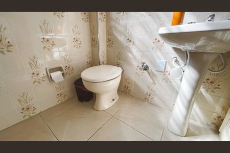 Casa à venda com 100m², 4 quartos e 2 vagas Casa à venda com 100m², 4 quartos e 2 vagasBanheiro