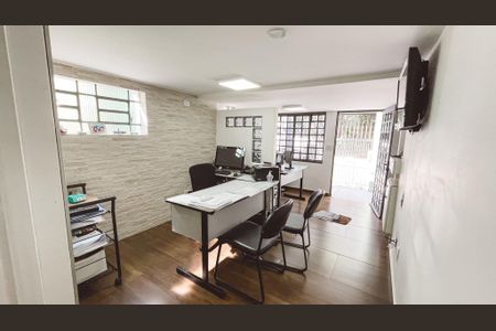 Casa à venda com 100m², 4 quartos e 2 vagas Casa à venda com 100m², 4 quartos e 2 vagasSala 1
