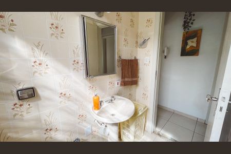 Casa à venda com 100m², 4 quartos e 2 vagas Casa à venda com 100m², 4 quartos e 2 vagasBanheiro