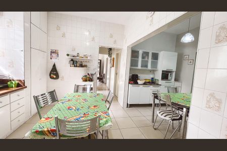 Casa à venda com 100m², 4 quartos e 2 vagas Casa à venda com 100m², 4 quartos e 2 vagasCozinha