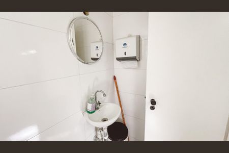 Casa à venda com 100m², 4 quartos e 2 vagas Casa à venda com 100m², 4 quartos e 2 vagasLavabo