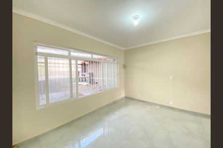 Casa à venda com 150m², 3 quartos e 3 vagas Casa à venda com 150m², 3 quartos e 3 vagasSala