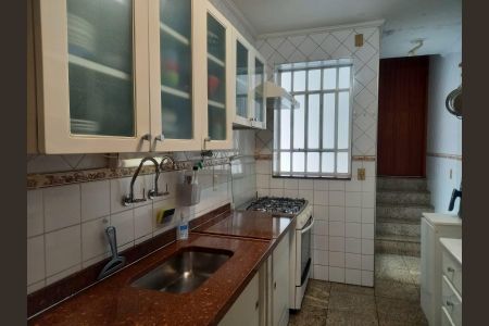 Casa à venda com 170m², 3 quartos e 2 vagas