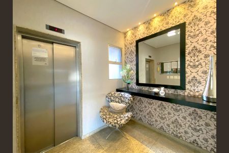 Apartamento à venda com 93m², 3 quartos e 2 vagas Apartamento à venda com 93m², 3 quartos e 2 vagasÁrea comum - Hall