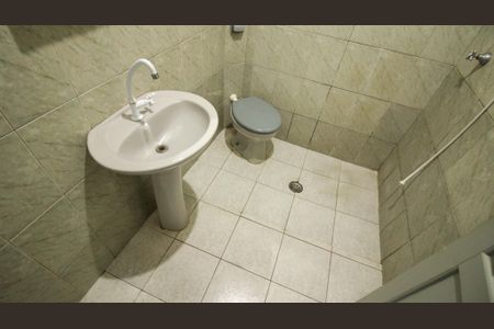 Casa à venda com 150m², 4 quartos e 1 vagaBanheiro 2