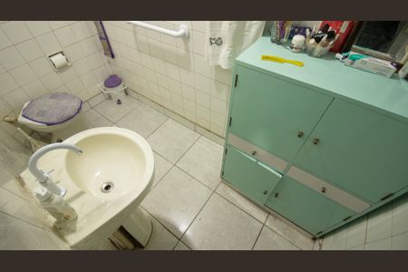 Casa à venda com 150m², 4 quartos e 1 vagaBanheiro