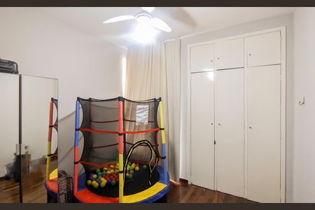 Apartamento à venda com 157m², 4 quartos e 1 vagaQuarto 2