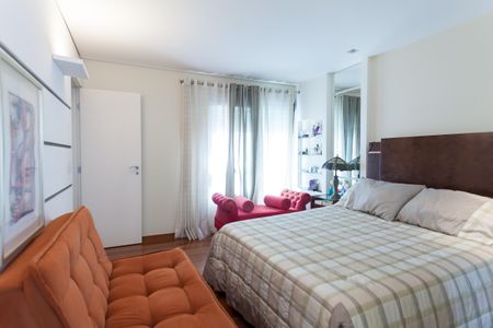 Apartamento à venda com 164m², 4 quartos e 4 vagas Apartamento à venda com 164m², 4 quartos e 4 vagasSuíte master