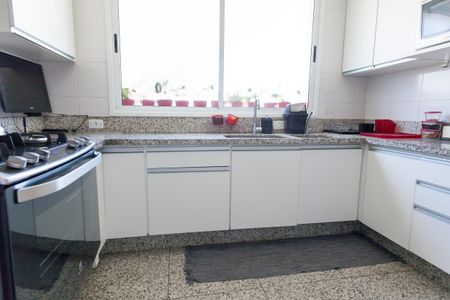 Apartamento à venda com 164m², 4 quartos e 4 vagas Apartamento à venda com 164m², 4 quartos e 4 vagasCozinha