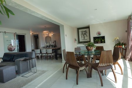 Apartamento à venda com 164m², 4 quartos e 4 vagas Apartamento à venda com 164m², 4 quartos e 4 vagasVaranda gourmet - Sala