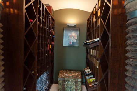 Apartamento à venda com 164m², 4 quartos e 4 vagas Apartamento à venda com 164m², 4 quartos e 4 vagasAdega