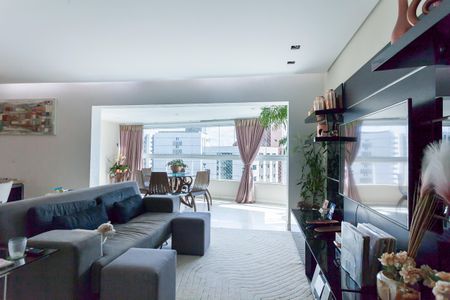 Apartamento à venda com 164m², 4 quartos e 4 vagas Apartamento à venda com 164m², 4 quartos e 4 vagasSala de TV