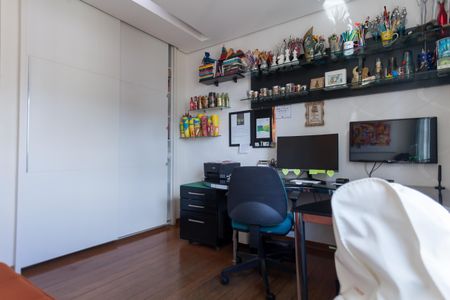 Apartamento à venda com 164m², 4 quartos e 4 vagas Apartamento à venda com 164m², 4 quartos e 4 vagasSemi Suíte 1