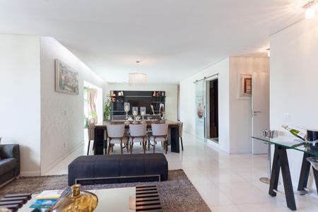 Apartamento à venda com 164m², 4 quartos e 4 vagas Apartamento à venda com 164m², 4 quartos e 4 vagasSala