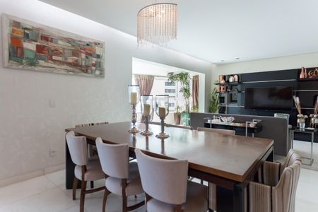 Apartamento à venda com 164m², 4 quartos e 4 vagas Apartamento à venda com 164m², 4 quartos e 4 vagasSala de Jantar