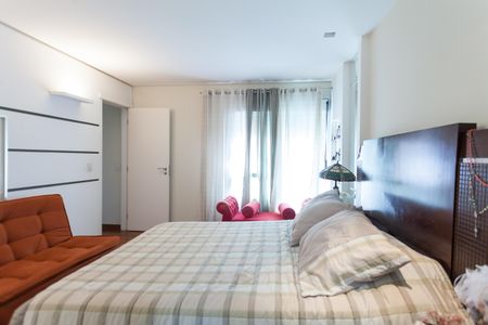 Apartamento à venda com 164m², 4 quartos e 4 vagas Apartamento à venda com 164m², 4 quartos e 4 vagasSuíte master