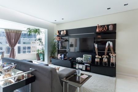 Apartamento à venda com 164m², 4 quartos e 4 vagas Apartamento à venda com 164m², 4 quartos e 4 vagasSala de TV